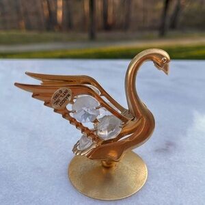 VINTAGE USA MASCOT GOLD PLATED SWAN FIGURINE AUSTRIAN CRYSTAL DESIGN
